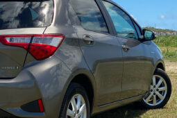 
										Toyota Yaris Hybride full									