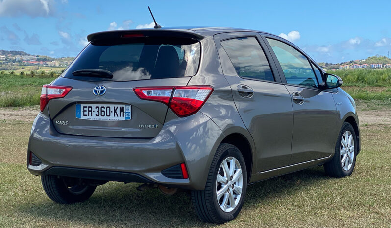 
								Toyota Yaris Hybride full									