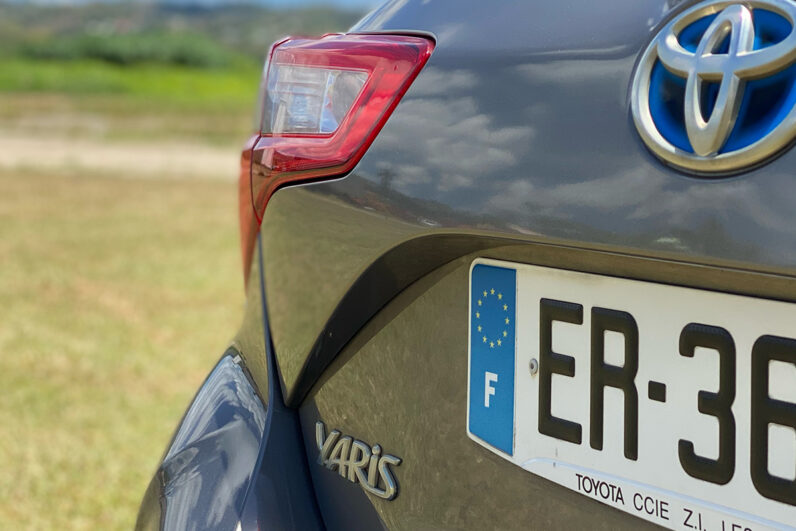 
								Toyota Yaris Hybride full									
