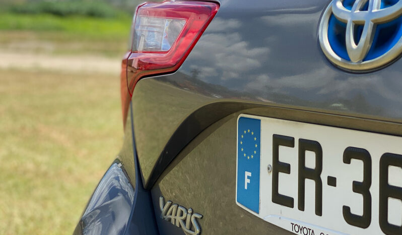 
								Toyota Yaris Hybride full									