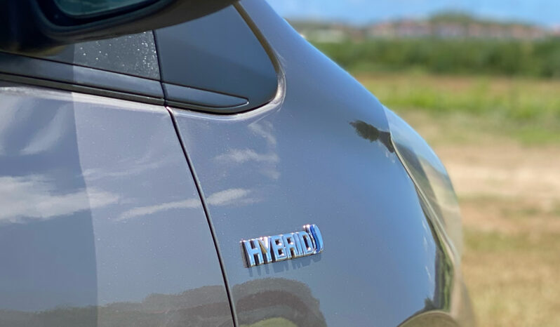 
								Toyota Yaris Hybride full									