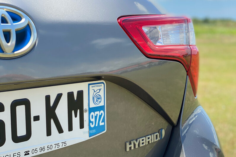 
								Toyota Yaris Hybride full									