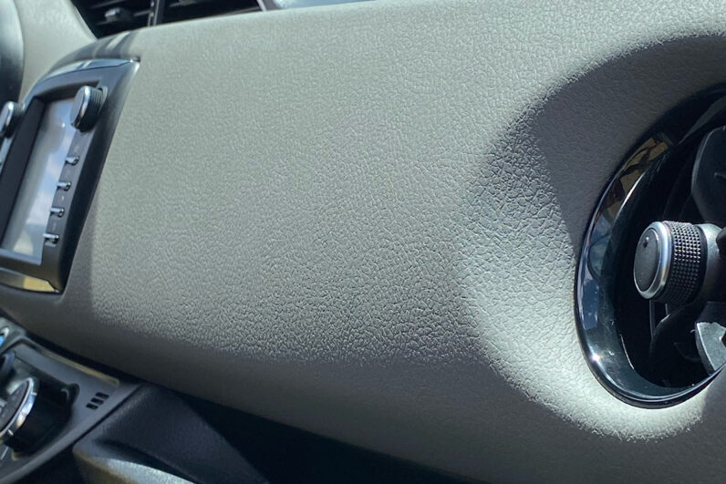 
								Toyota Yaris Hybride full									