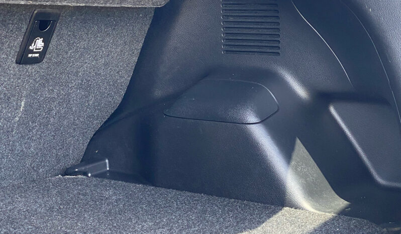 
								Toyota Yaris Hybride full									