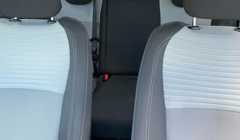 
								Toyota Yaris Hybride full									